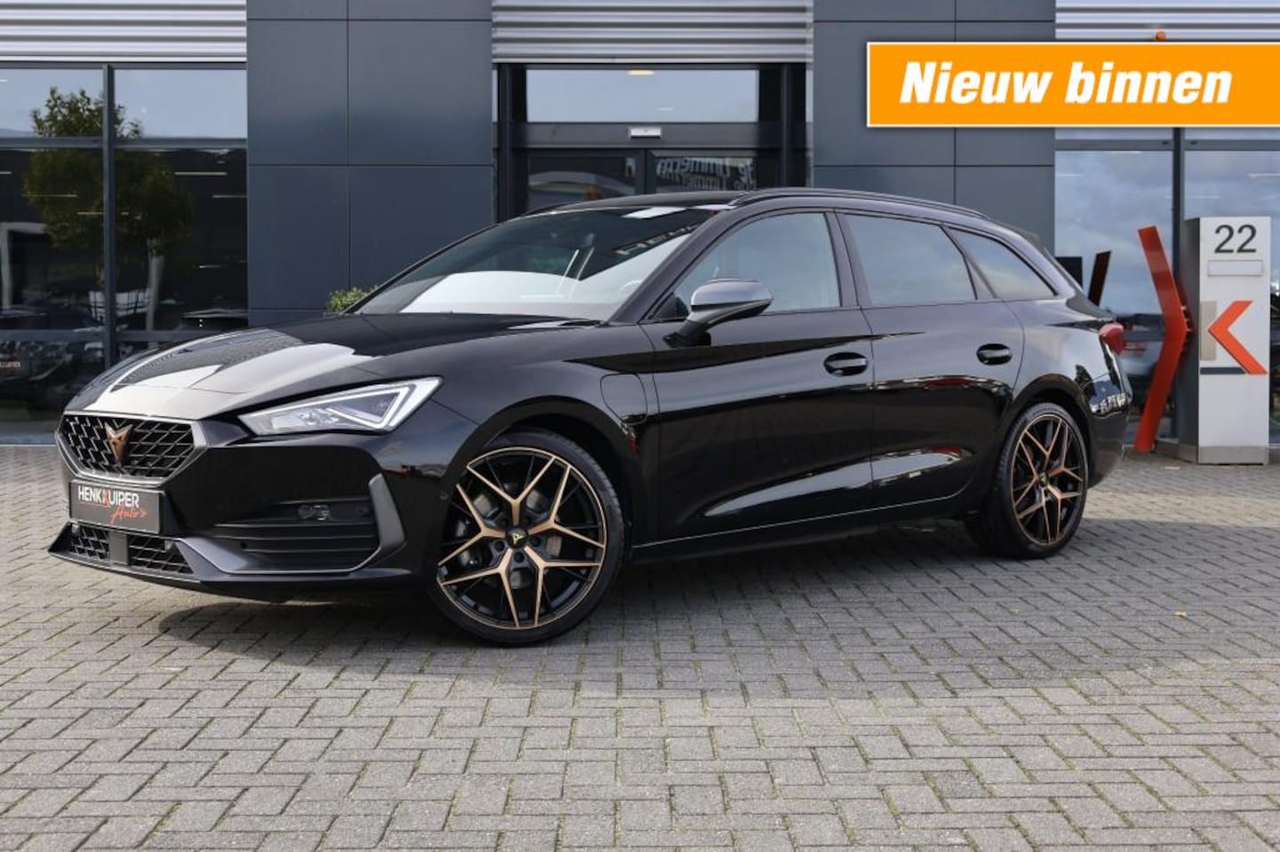 CUPRA Leon Sportstourer - 1.4 TSI Hybrid 204pk / Navi / Camera/ Park-assist / ACC/ 19 Inch LM / App-connect - AutoWereld.nl