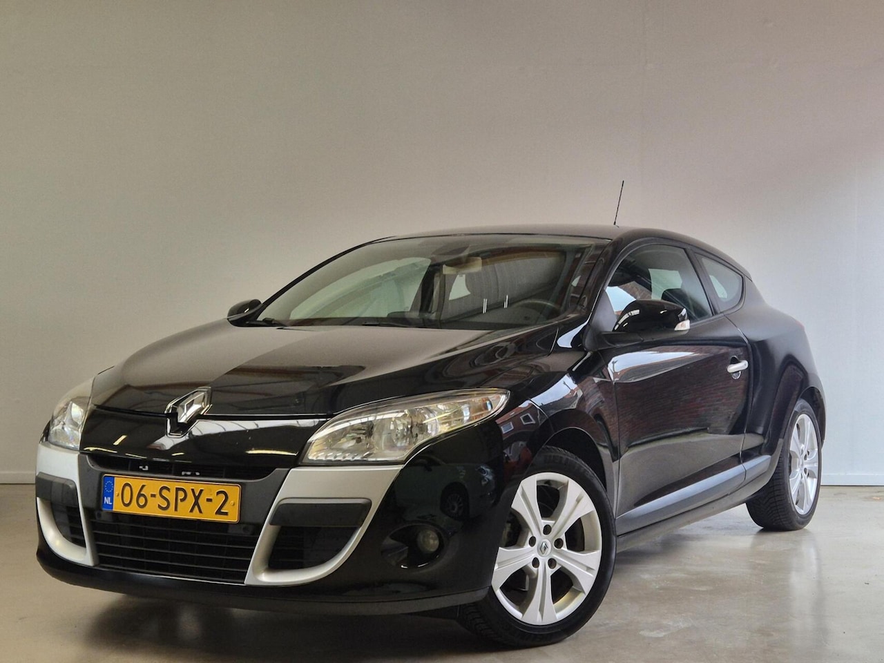 Renault Mégane Coupé - 1.6 Parisienne / Trekhaak / Keyless - AutoWereld.nl