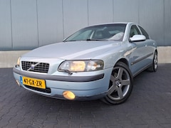 Volvo S60 - 2.4 Edition | Trekhaak | Automaat | Nette auto | NAP | Camera