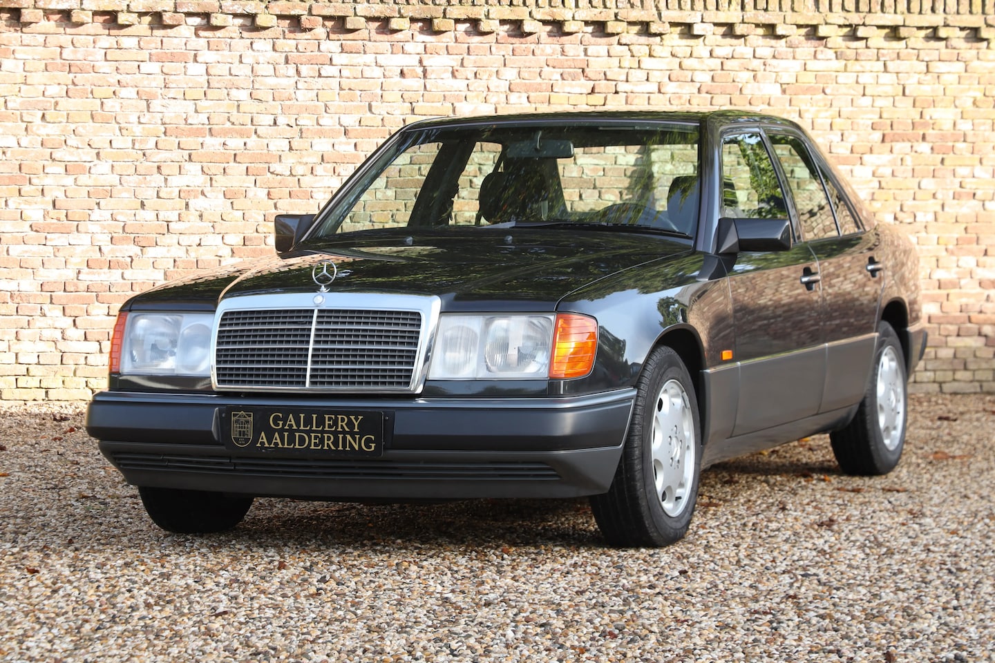 Mercedes-Benz 200-serie - E W124 "36.000 km with one owner" NEW ORIGINAL CONDITION! Original paint - 1 owner - dashb - AutoWereld.nl