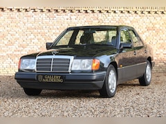 Mercedes-Benz 200-serie - E W124 "36.000 km with one owner" NEW ORIGINAL CONDITION Original paint - 1 owner - dashbo