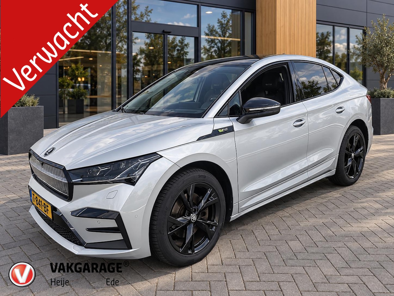 Skoda Enyaq Coupé iV - 80 RS | Panoramadak | Trekhaak | Canton | NL-Auto | - AutoWereld.nl