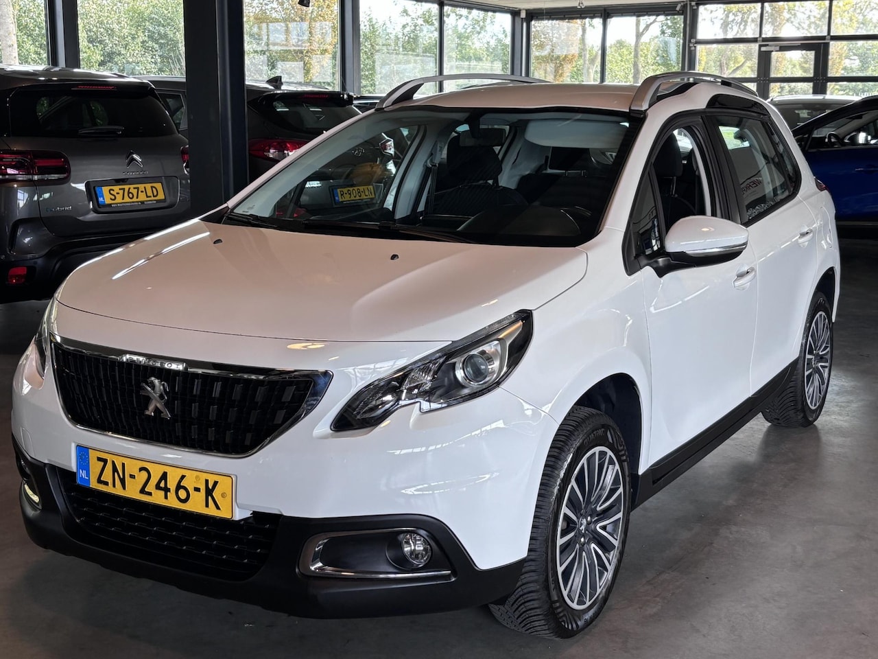 Peugeot 2008 - 1.2 PureTech Blue Lion CarPlay/Nav - AutoWereld.nl