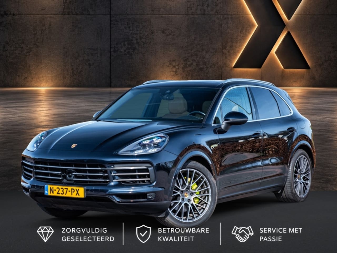 Porsche Cayenne - 3.0 E-Hybrid Aut. | Panodak | SportChrono | Softclose | 20” LM | CarPlay | Luchtvering | B - AutoWereld.nl
