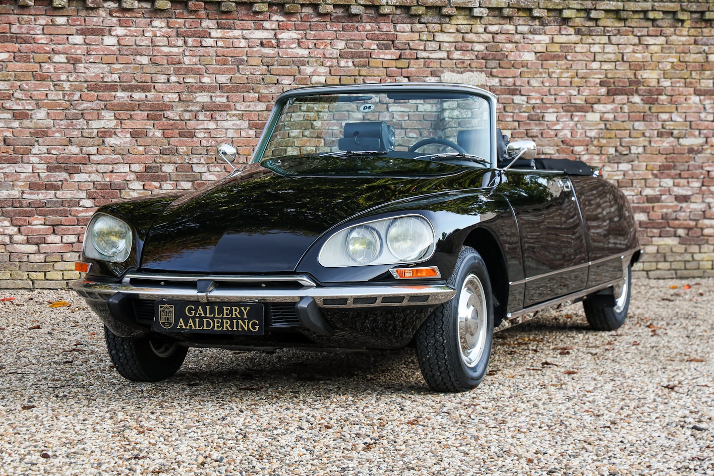 Citroën DS - 23 Cabriolet "Conversion aux Pays-Bas" Professionally restored and built to convertible by - AutoWereld.nl