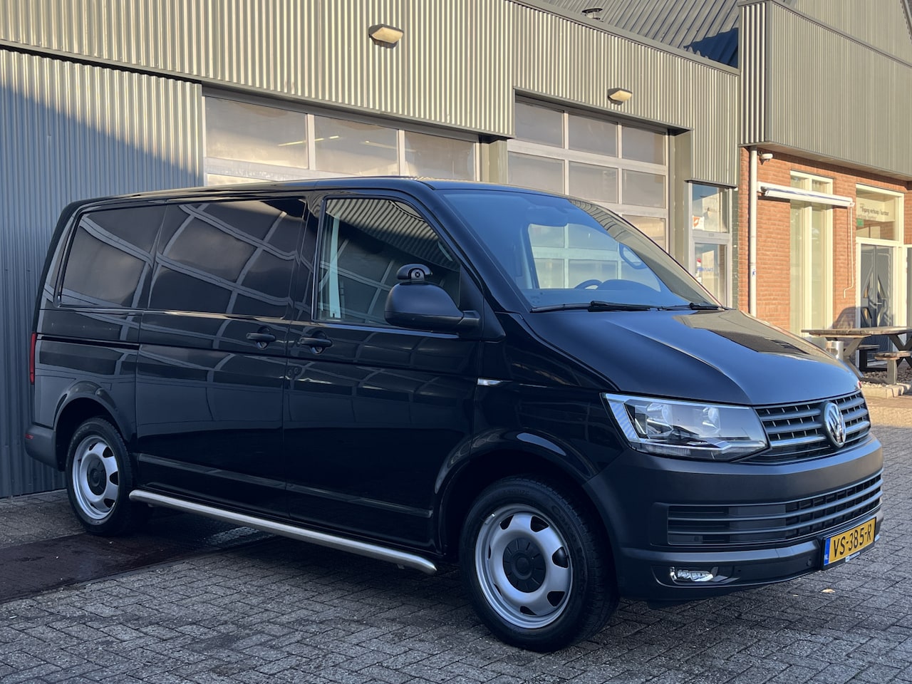 Volkswagen Transporter - 2.0 TDI L1H1 150pk BTW VRIJ!! Kastinrichting Cargolock Airco Cruise controle Trekhaak 2500 - AutoWereld.nl