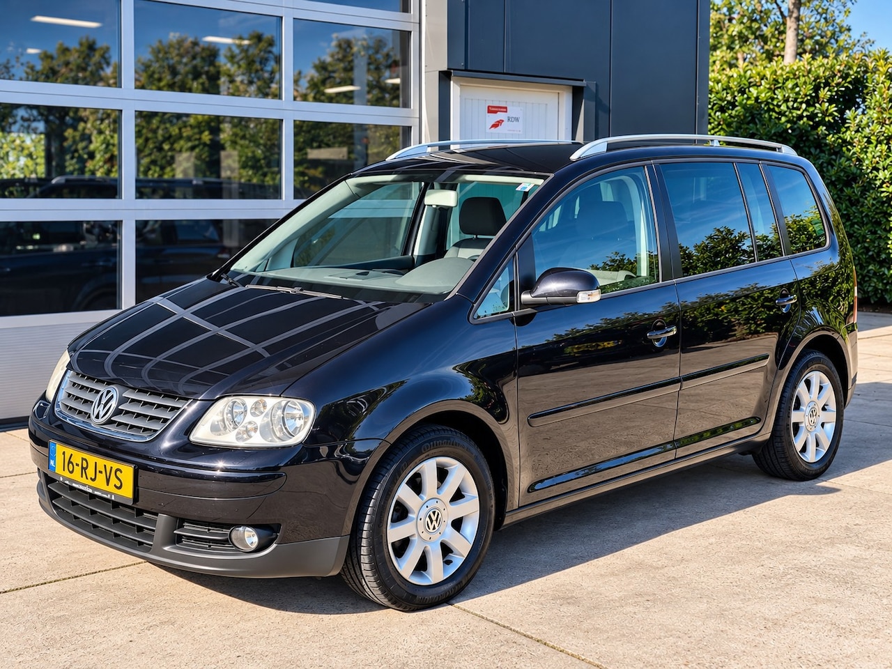Volkswagen Touran - 2.0-16V FSI Highline 1e eigenaar - AutoWereld.nl