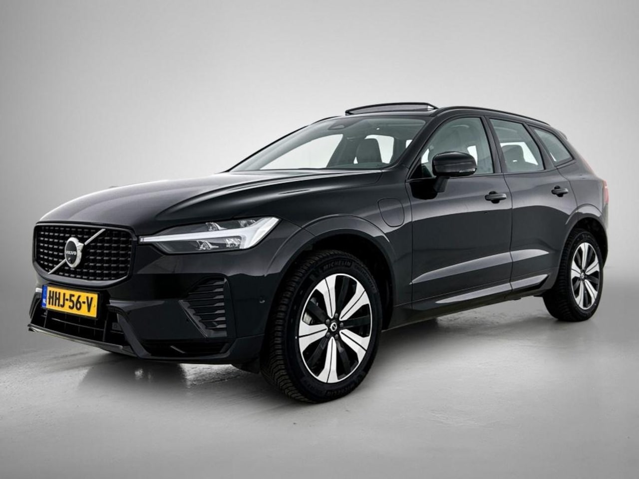Volvo XC60 - 2.0 T6 Plug-in hybrid AWD Plus Dark | SOH 100% | Trekhaak | Panoramadak | Lederen bekledin - AutoWereld.nl