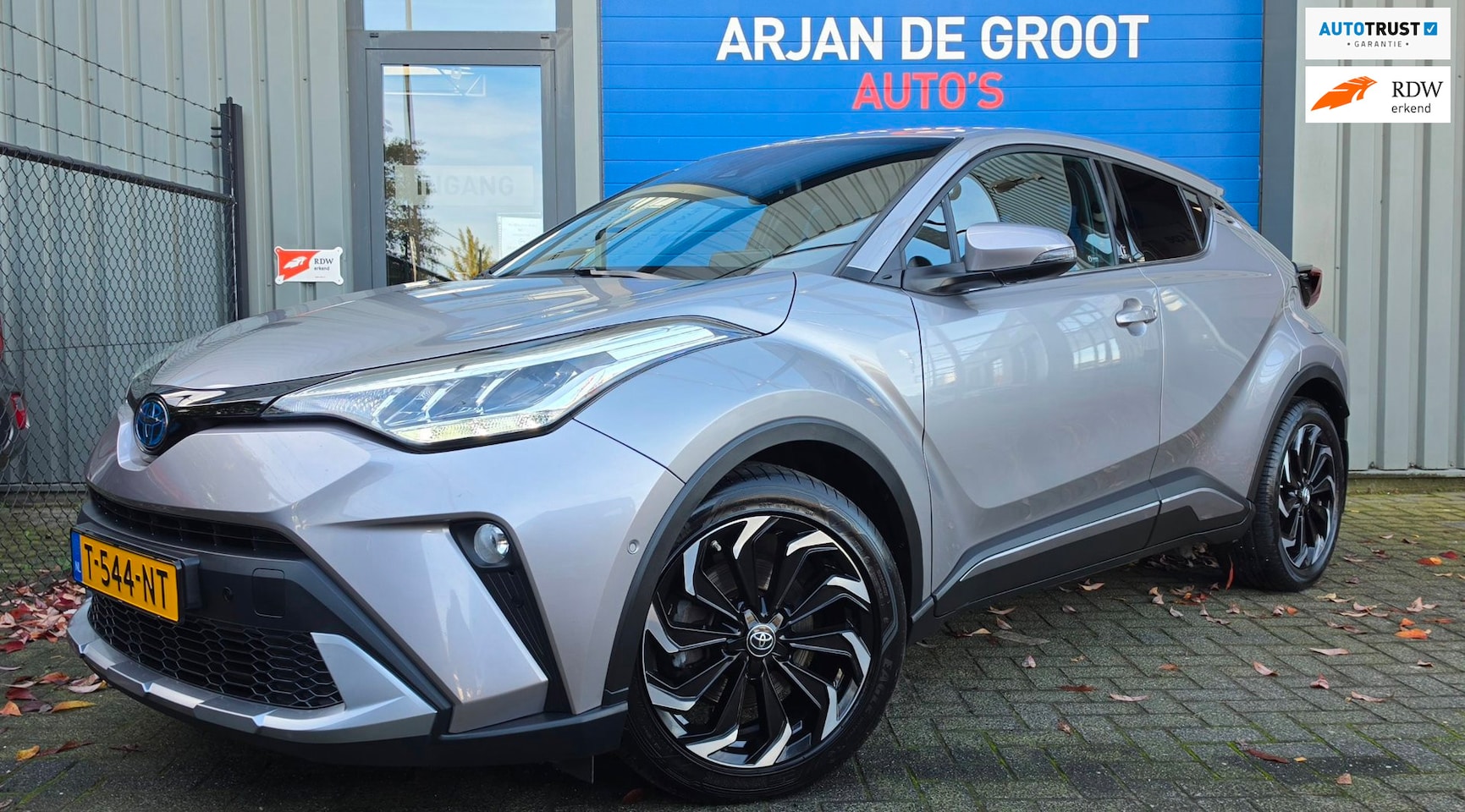 Toyota C-HR - 2.0 Hybrid 152PK Navi Cruise Camera Leder Zeer mooi! - AutoWereld.nl