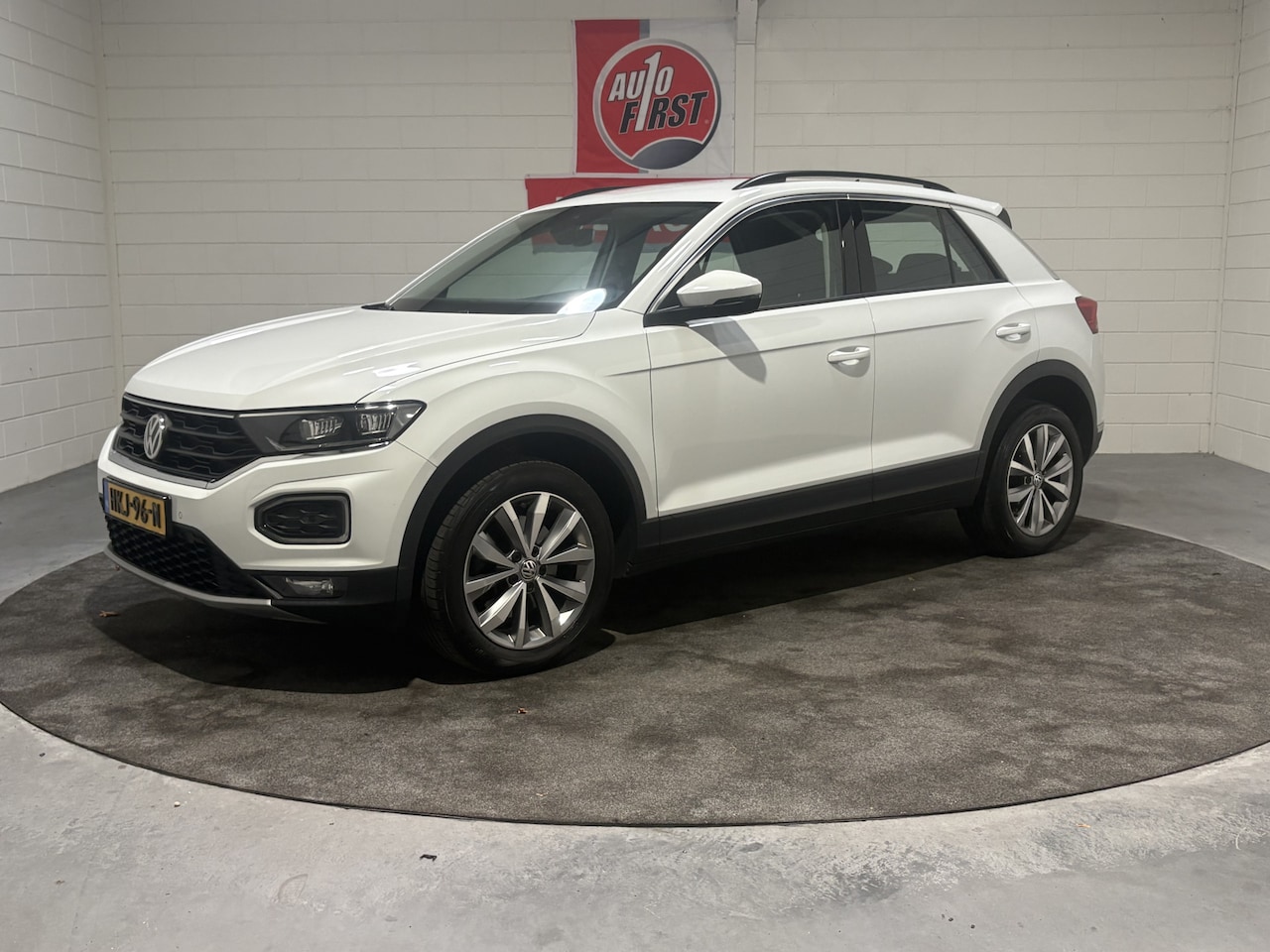 Volkswagen T-Roc - 1.0 TSI Style 1.0 TSI Style, 17 inch, Clima, Cruise, Navi, Parkeersensoren, Prijs incl. nieuwe apk, beur - AutoWereld.nl