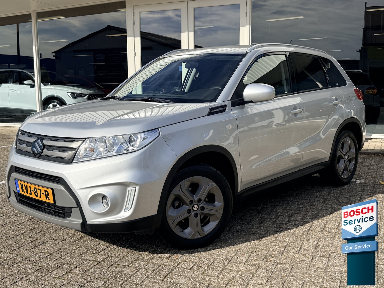 Suzuki Vitara - 1.6 High Executive Allgrip | Afn. Trekhaak | Adapt. Cruise | Apple/Android | PDC incl. Cam - AutoWereld.nl