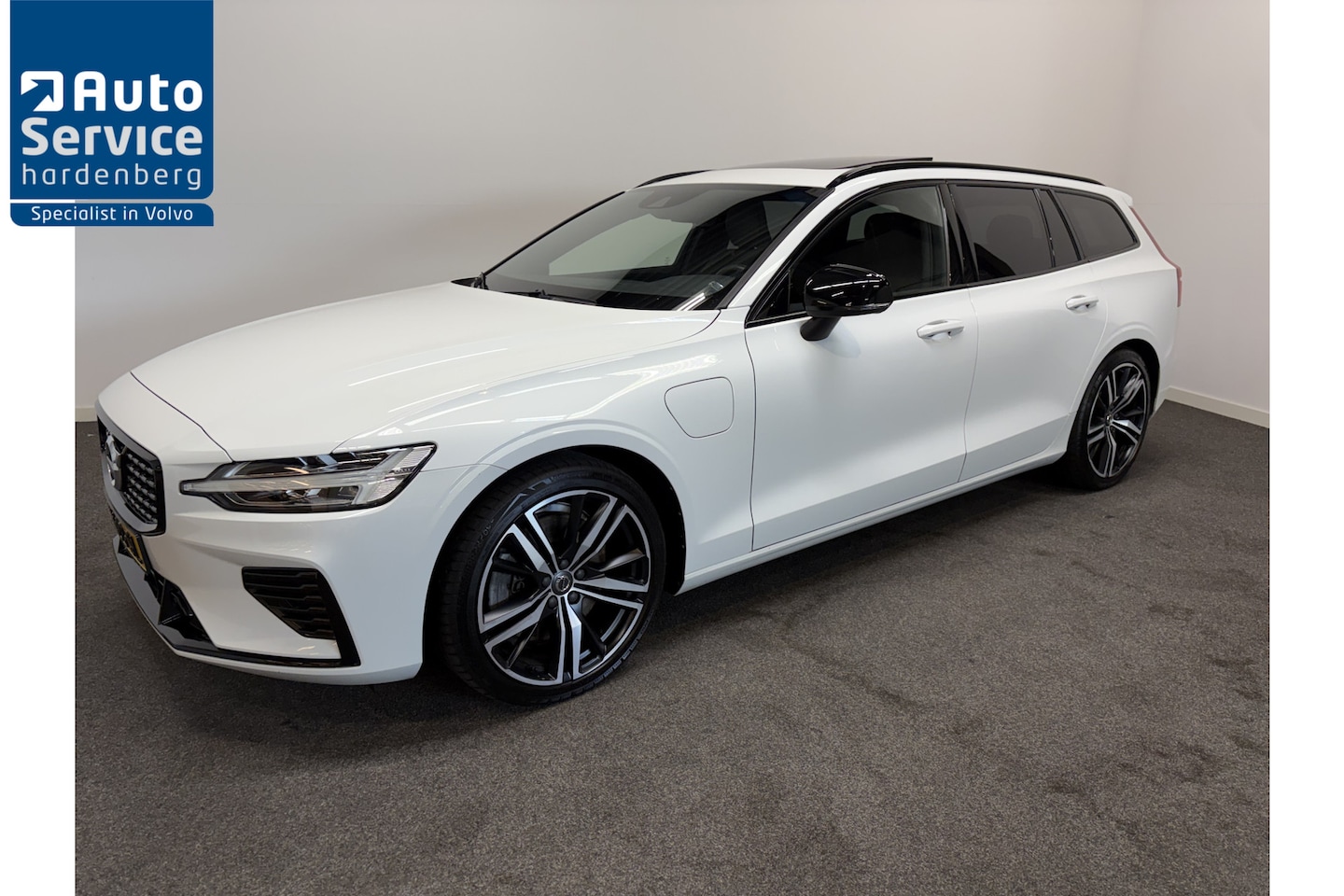 Volvo V60 - 2.0 T6 Recharge AWD R-Design Trekhaak 2000kg/ Adapt.Cruise/ Stuur &Stoel verw./ Camera/ Su - AutoWereld.nl