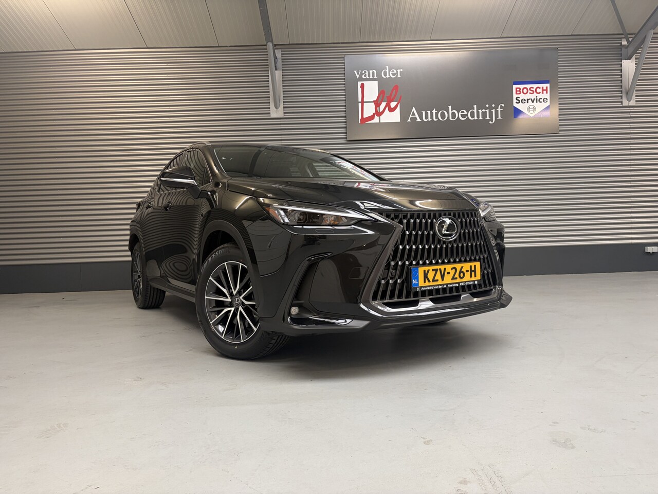 Lexus NX - 450h+ AWD LUXERY/1500 KG AHW/TREKH/DODE HOEK/LEER/ENZ - AutoWereld.nl