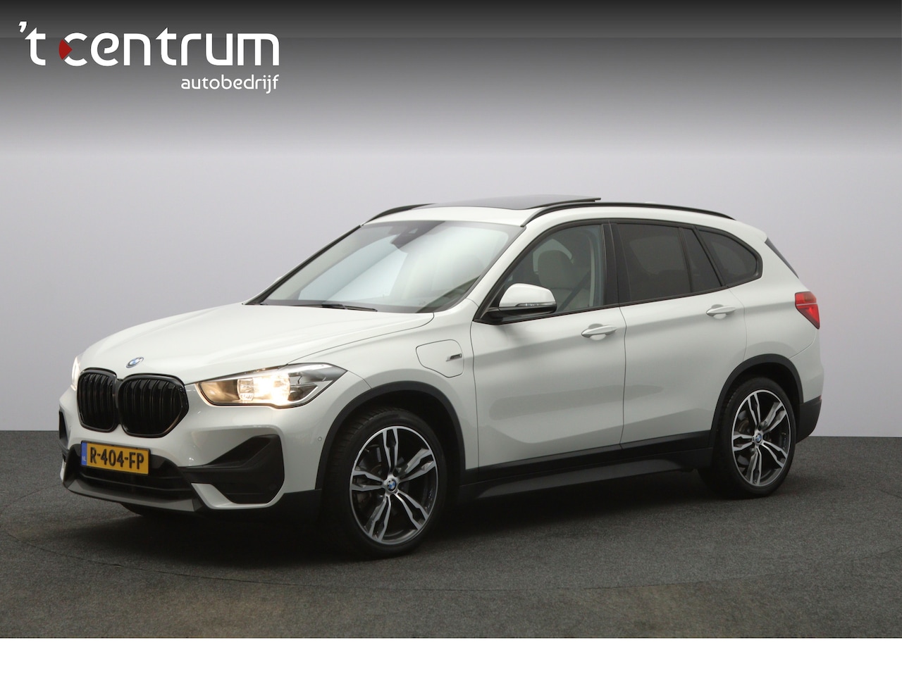 BMW X1 - xDrive25e High Executive PHEV, Panoramadak, Leder, Climate Control, Camera, Stoelverwarmin - AutoWereld.nl