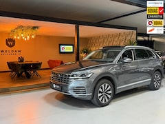 Volkswagen Touareg - 3.0 TSi eHybrid 4MOTION 381PK Elegance BOVAG Garantie BTW Pano Memory LED ACC Lane Full Ri