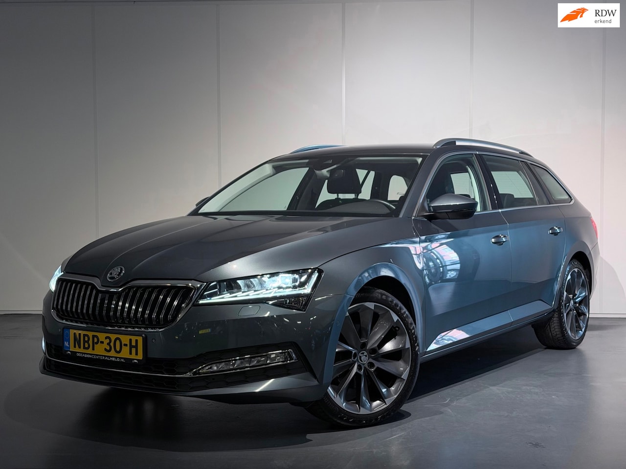 Skoda Superb Combi - 1.5 TSI ACT L&K Executive DSG /Virtual/ACC/Memory/Dynamic/Camera/Leer/LED/Keyless/CarPlay/ - AutoWereld.nl