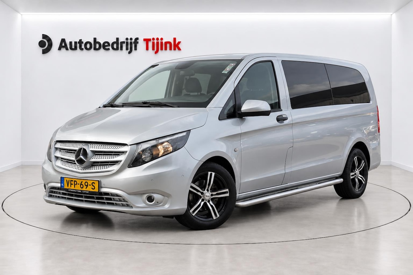 Mercedes-Benz Vito - 116 CDI Extra Lang DC Comfort | Automaat | 6-persoons | Trekhaak | Camera | Cruise | PDC | - AutoWereld.nl