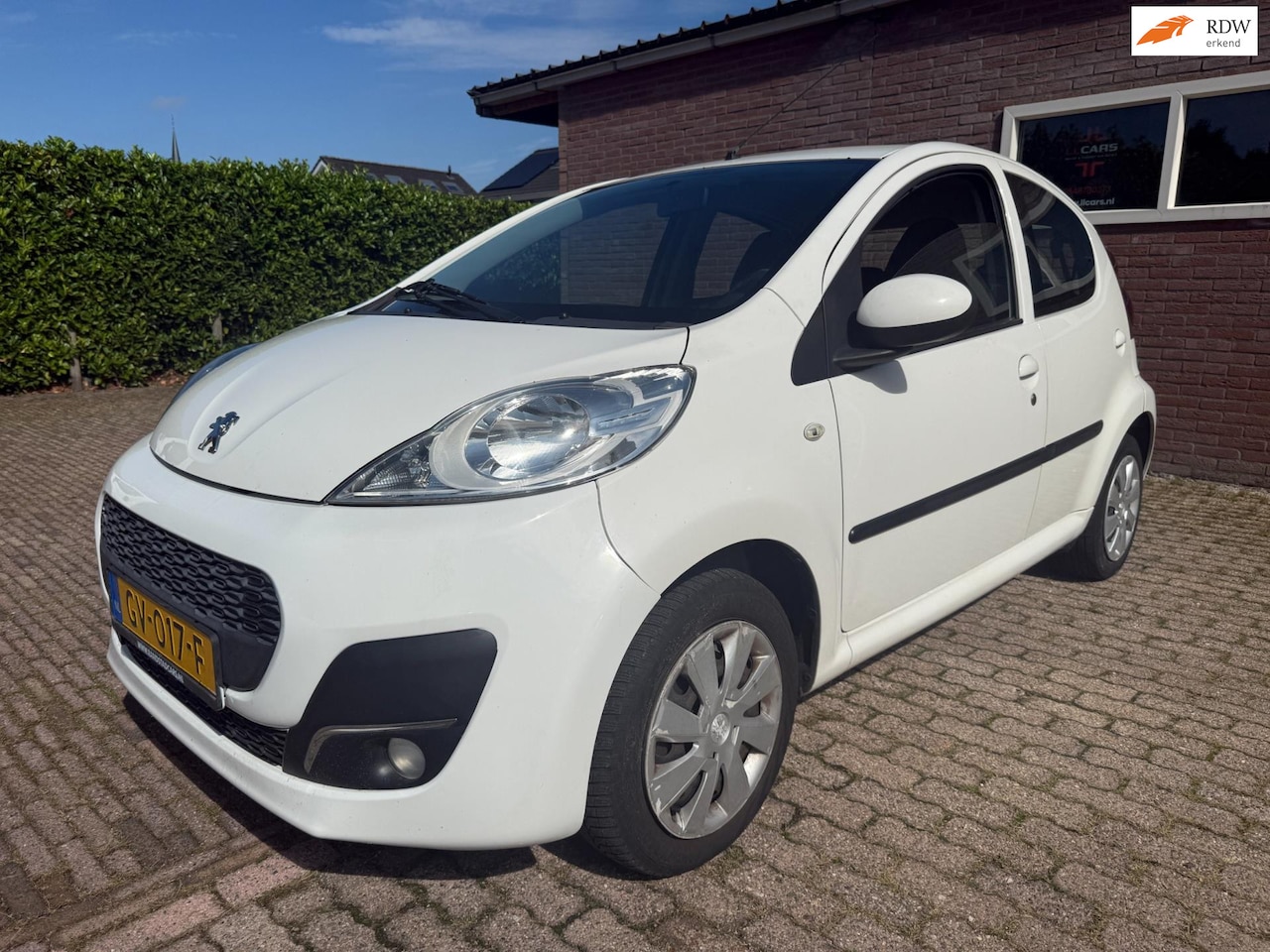 Peugeot 107 - 1.0 Access APK 2-3-2027 elek.pakket 5 deurs - AutoWereld.nl