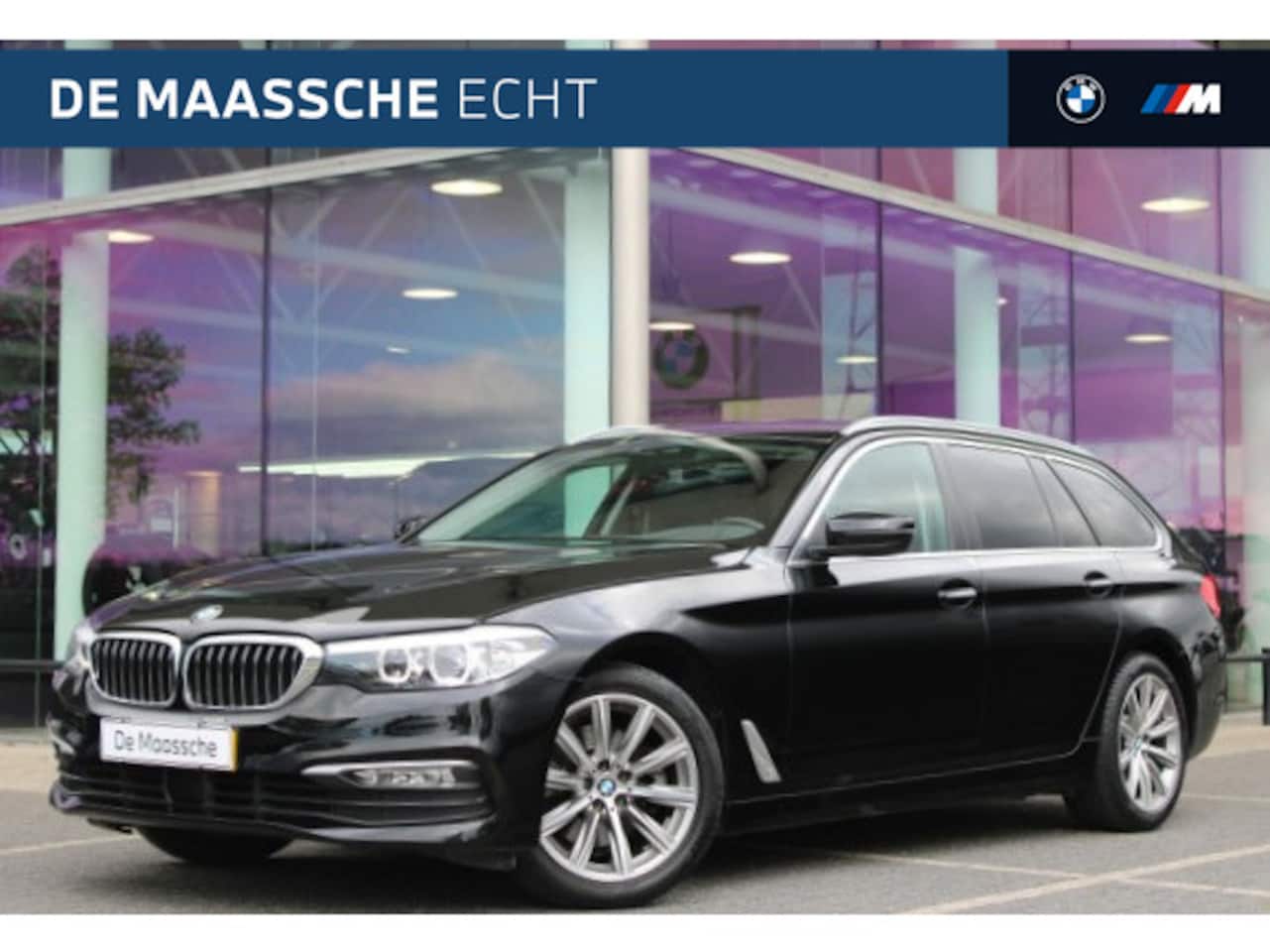 BMW 5-serie Touring - 520i High Executive Automaat / Achteruitrijcamera / Active Cruise Control / Stuurverwarmin - AutoWereld.nl