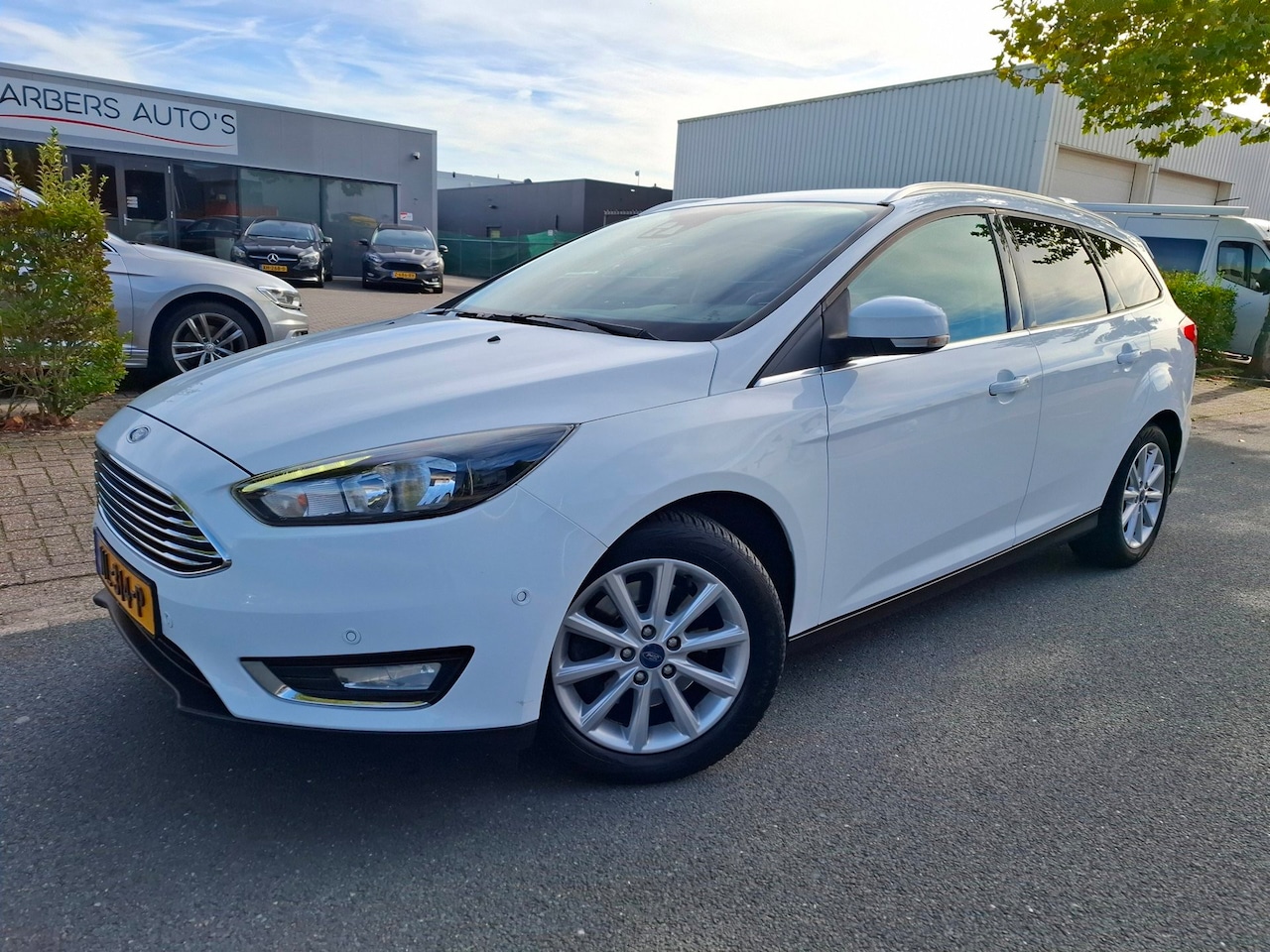 Ford Focus Wagon - 1.5 Titanium CLIMA/CRUISE/NAVI/CAMERA! - AutoWereld.nl
