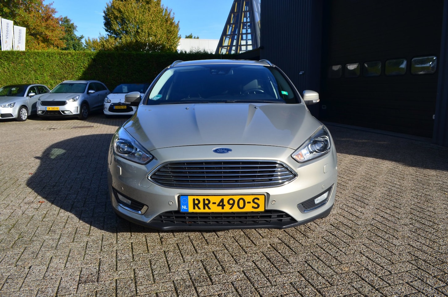 Ford Focus Wagon - 1.5 Titanium Edition | Trekhaak | Xenon | Leer | Onderhouden - AutoWereld.nl
