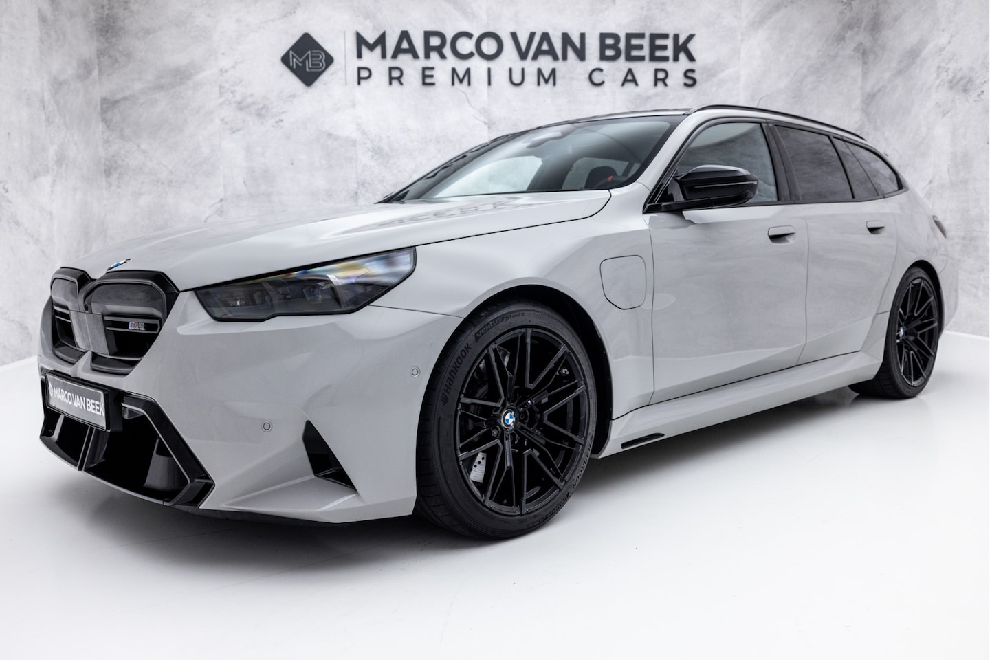 BMW 5-serie Touring - M5 | Kreide | Pano | Carbon | Iconic Glow | E-Trekhaak - AutoWereld.nl