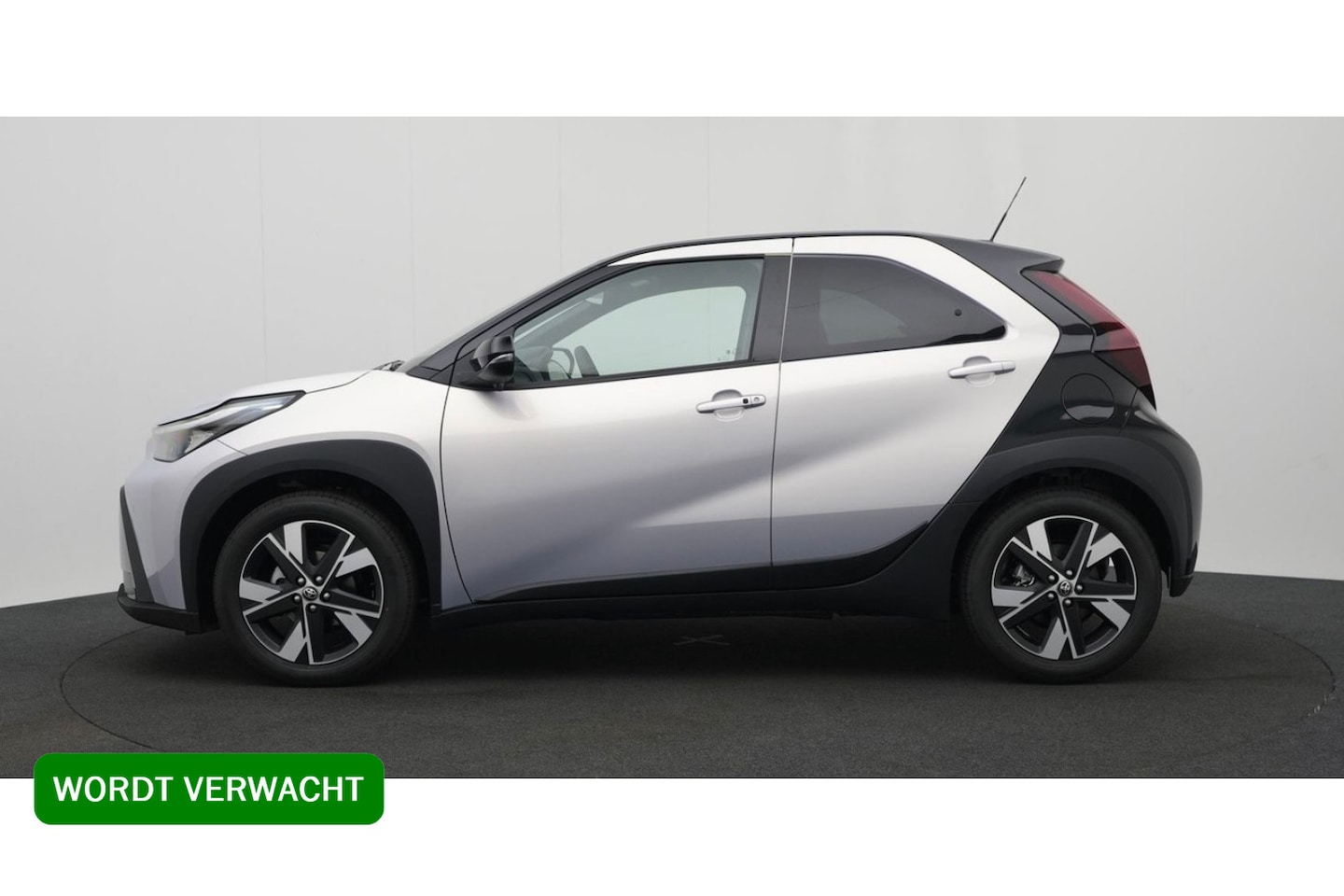 Toyota Aygo X - Hybrid 115 pulse Automaat ** Stoelverwarming ** Camera ** Carplay ** Keyless - AutoWereld.nl
