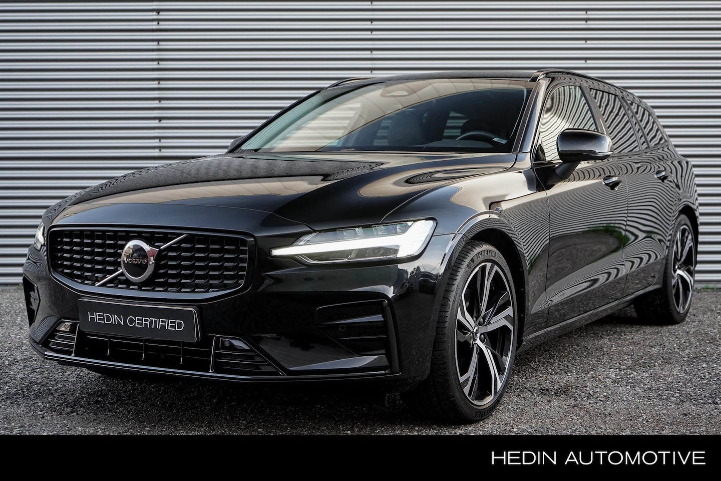 Volvo V60 - B4 Plus Dark | Trekhaak | 19 inch LMV | Adaptive Cruise control | Camera | Stoel- + stuur - AutoWereld.nl