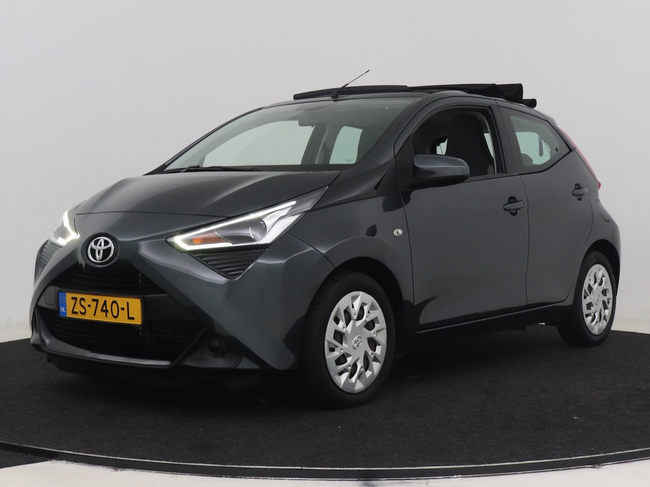 Toyota Aygo - 1.0 VVT-i x-play Automaat | Cabrio | Apple carplay / Android auto | Airco | Buy & Drive - AutoWereld.nl