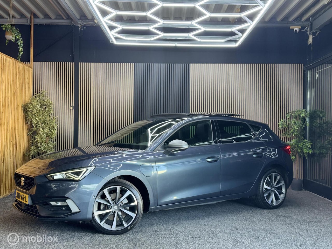 SEAT Leon - 1.4 TSI eHybrid FR|Pano|Led|Cam|Acc|Navi|FR - AutoWereld.nl