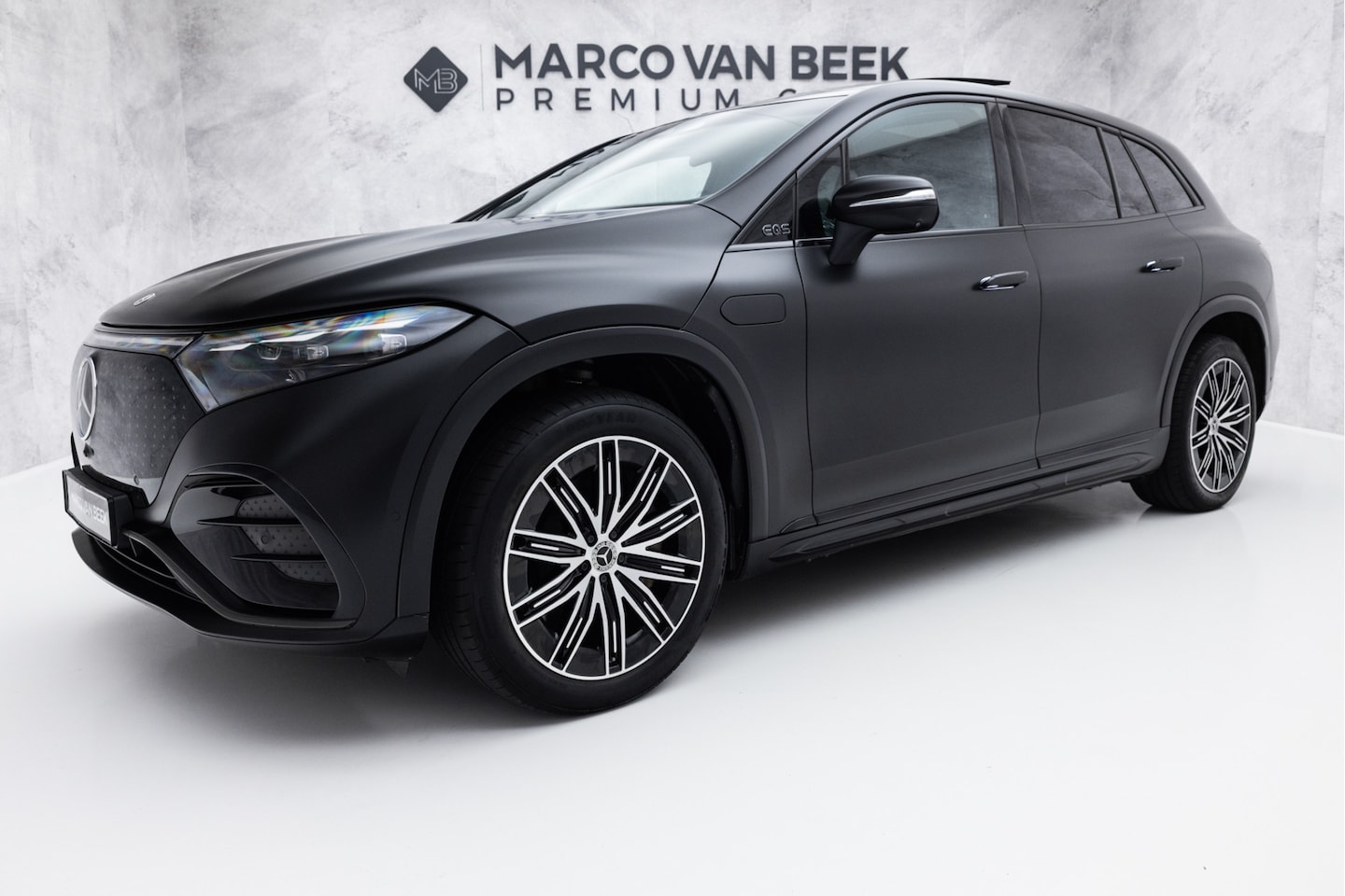 Mercedes-Benz EQS SUV - 450+ AMG Line 7p 118 kWh | Pano | Hyperscreen | 7-zits | Achterassturing | E-Trekhaak - AutoWereld.nl