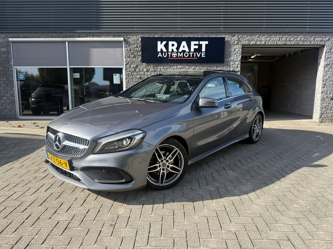 Mercedes-Benz A-klasse - 200 AMG-line | PANO | Camera | Apple Carplay | Cruise | PDC | Stoelverw. | Alcantara | - AutoWereld.nl