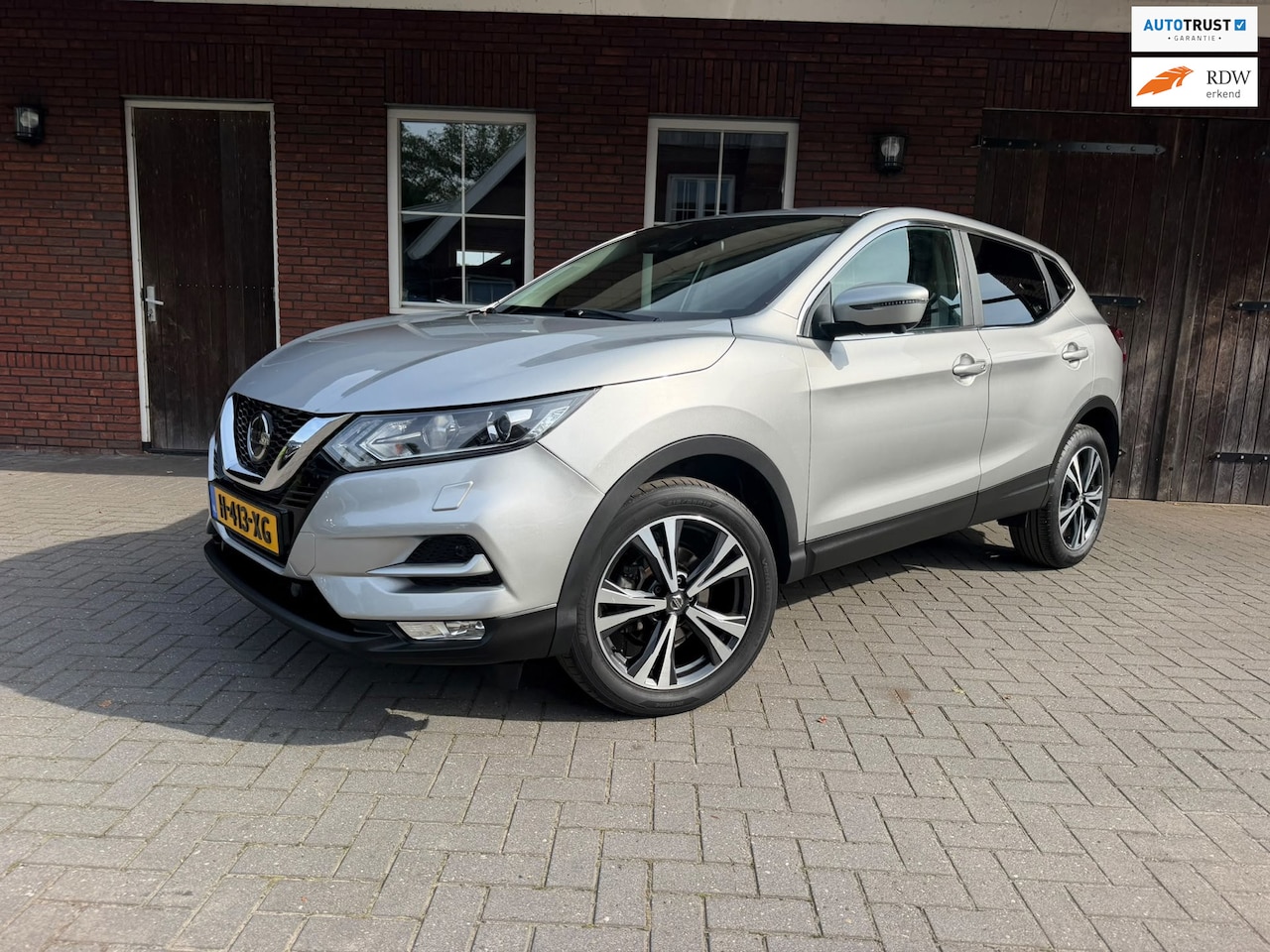 Nissan Qashqai - 1.3 DIG-T N-Connecta | Keyless| Stoelverwarming| 360 camera - AutoWereld.nl