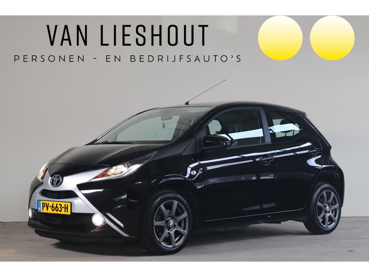 Toyota Aygo - 1.0 VVT-i x-play - NL Auto!! Camera I Cruise I Airco - AutoWereld.nl