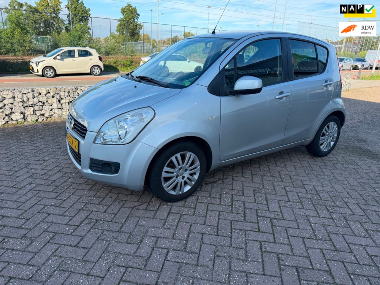 Suzuki Splash - 1.0 VVT Exclusive - APK 05-2027 - Stoelverwarming - Nwe koppeling - AutoWereld.nl
