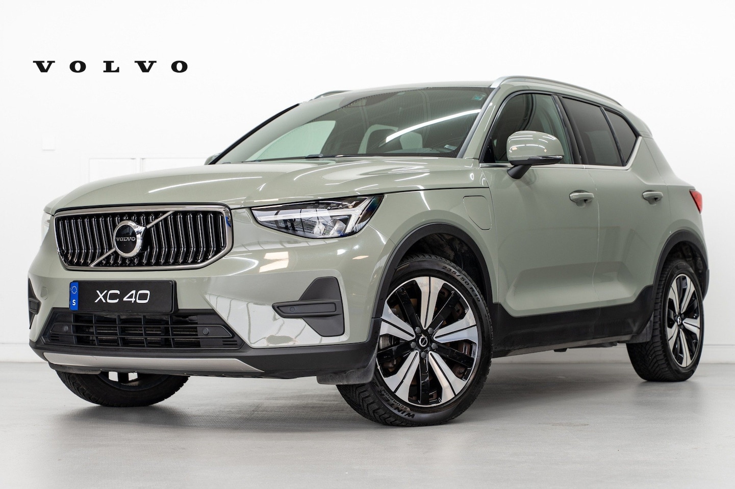 Volvo XC40 - T4 211PK Core Bright | Keyless | Elektr. a.klep | 19" | Park Assist Pack - AutoWereld.nl