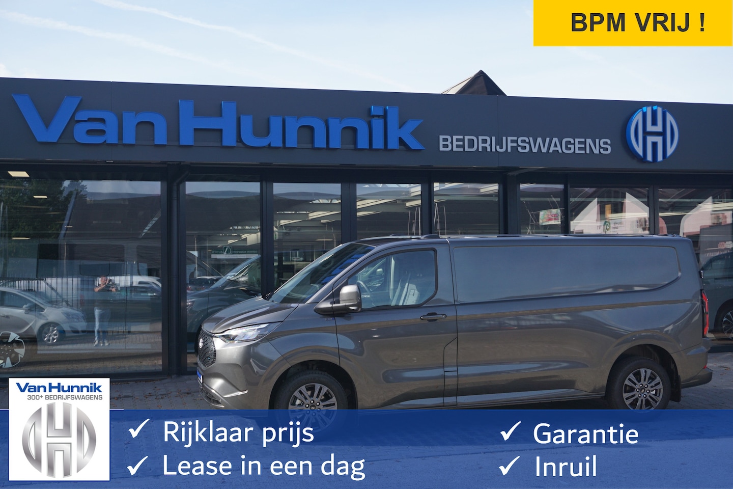 Ford Transit Custom - e-Transit 340L 218PK 71KWH Limited AUT BPM VRIJ!! Navi, ACC, 360° Cam, 17" LM, Trekhaak!! - AutoWereld.nl