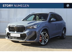 BMW X1 - xDrive25e M Sport Automaat / Panoramadak / Trekhaak / Sportstoelen / M Adaptief onderstel