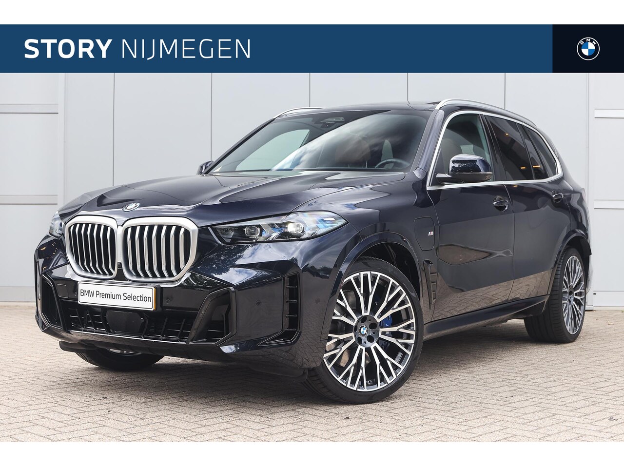 BMW X5 - xDrive50e M Sport Automaat / Panoramadak / Trekhaak / Adaptieve LED / Soft-Close / Stoelve - AutoWereld.nl