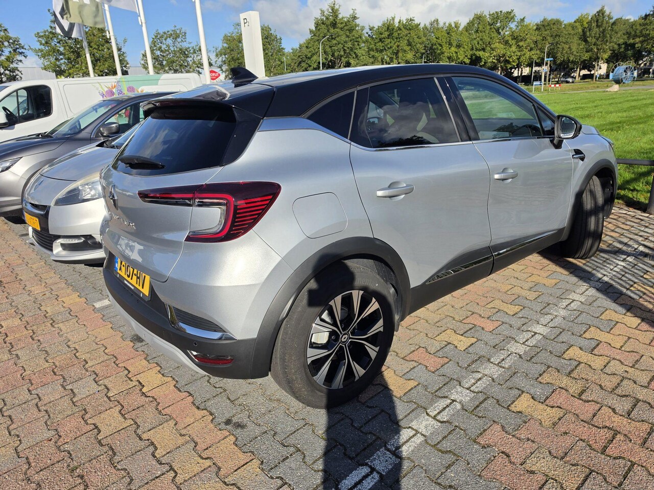 Renault Captur - 1.3 TCe 140 Intens | Automaat | Navigatie | Parkeersensoren voor en achter - AutoWereld.nl