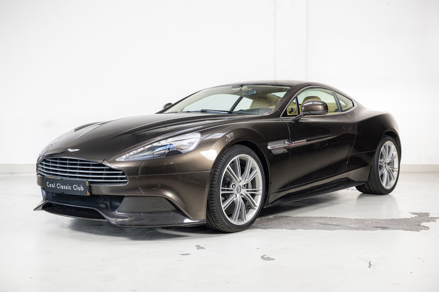 Aston Martin V12 Vanquish - 6.0 Touchtronic - Dealer Maintained - Kopi Bronze - - AutoWereld.nl