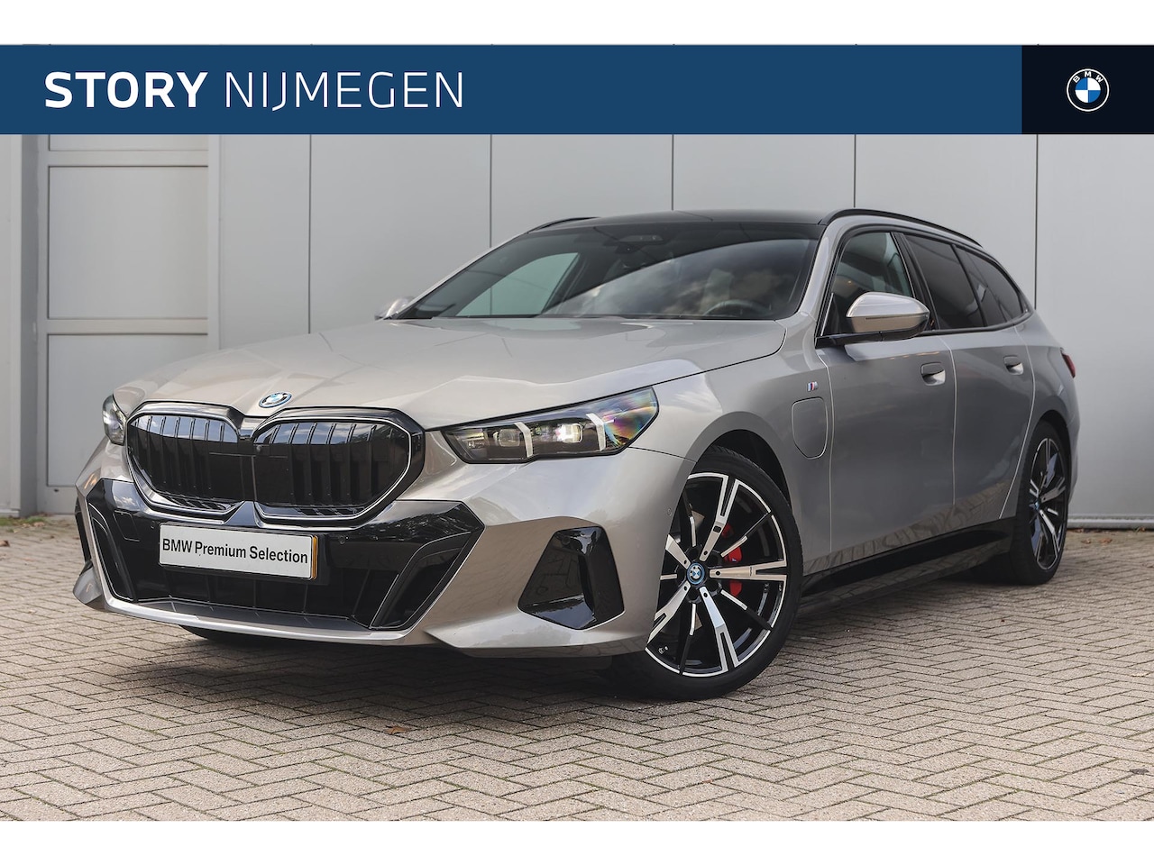 BMW 5-serie Touring - 530e M Sport Automaat / Panoramadak / Trekhaak / Comfortstoelen / Adaptieve LED / Comfort - AutoWereld.nl