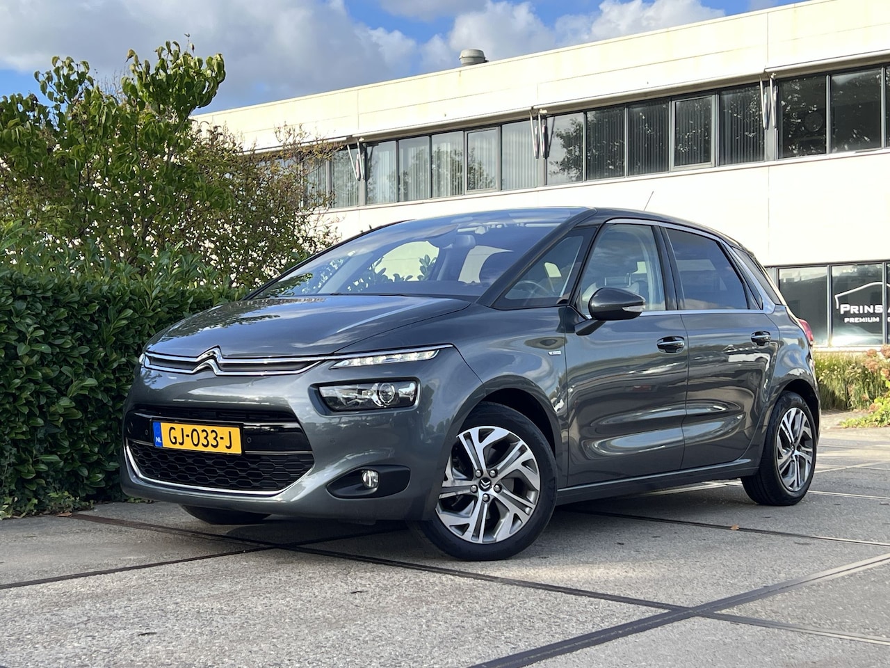 Citroën C4 Picasso - 1.6 Turbo Shine | NAVIGATIE | CLIMATE CONTROL | CAMERA | VOLLEDIG ONDERHOUDEN | TREKHAAK | - AutoWereld.nl