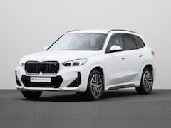 BMW iX1 - xDrive30 67 kWh | Achteruitrijcamera | Driving Assistant | Extra getint glas in achterport