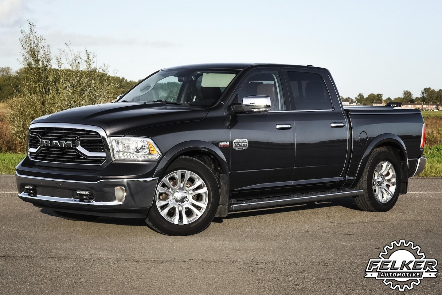 Dodge Ram 1500 - 4X4 5.7 V8 4x4 Crew Cab Laramie - AutoWereld.nl