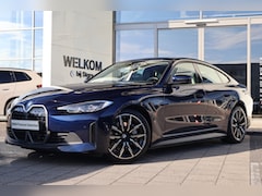 BMW i4 - eDrive40 / Trekhaak / Achteruitrijcamera / Stoelverwarming / Comfort Access / Live Cockpit