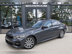 BMW 3-serie - 320i High Executive PANO H&K LEDER