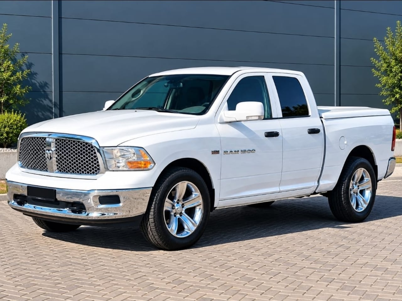 Dodge Ram 1500 - SPORT 4X4 QUAD CAB. 5,7LTR V8 AUT. KOP REVISIE GEHAD!!!! - AutoWereld.nl