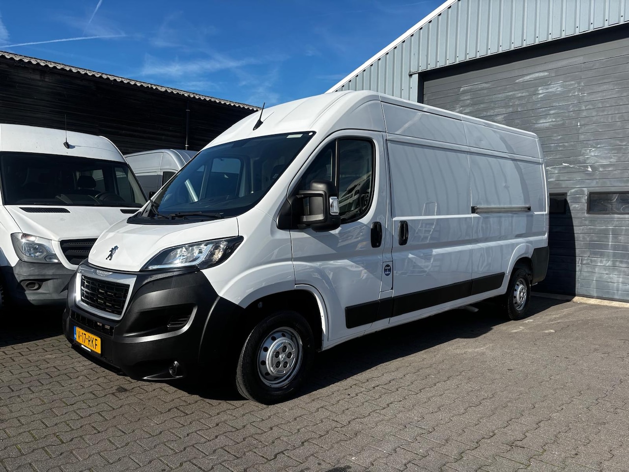 Peugeot Boxer - Boxer 2.2 BlueHDI L3 H2 Airco Navi 2x Schuifdeur! - AutoWereld.nl