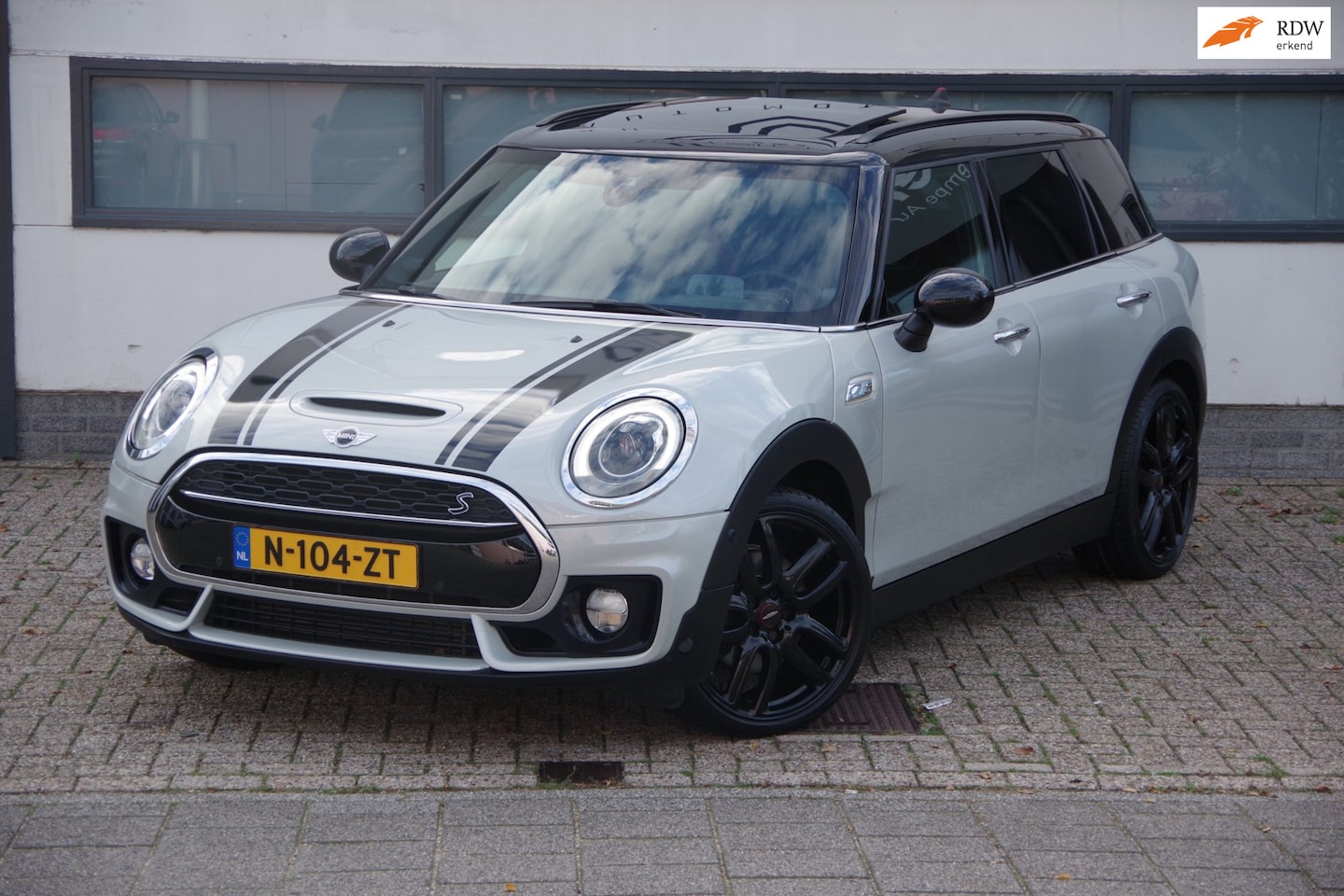MINI Clubman - 2.0 Cooper S Chili Serious Business JCW Pakket - AutoWereld.nl